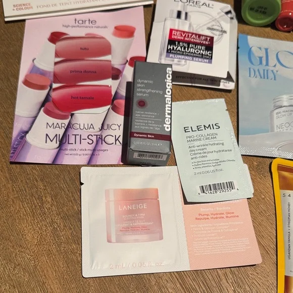 46-Piece Beauty Sample Lot + Pink Tweed Makeup Case | Skincare, Makeup & Hair - Picture 6 of 9